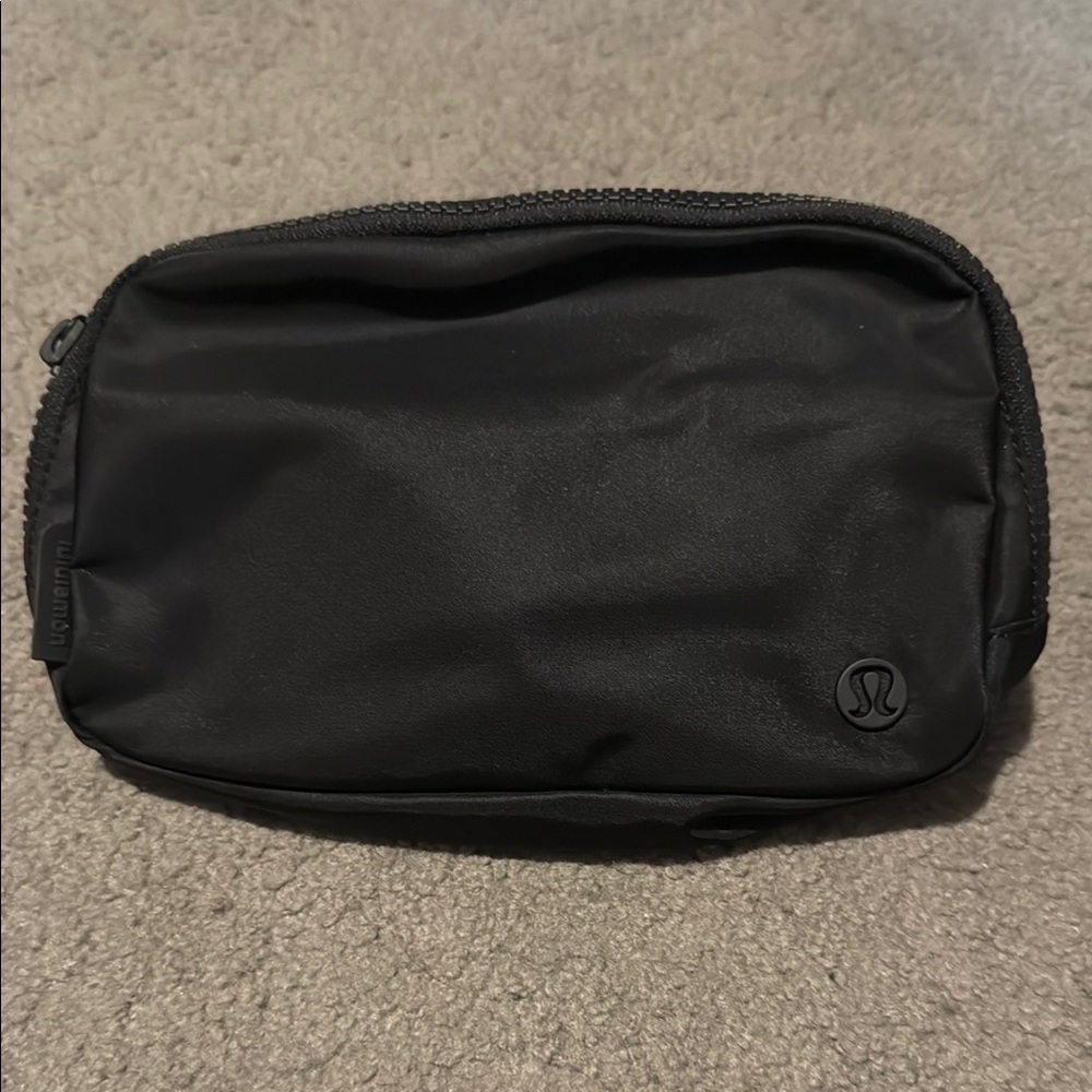 Lululemon Everywhere Belt Bag 1L